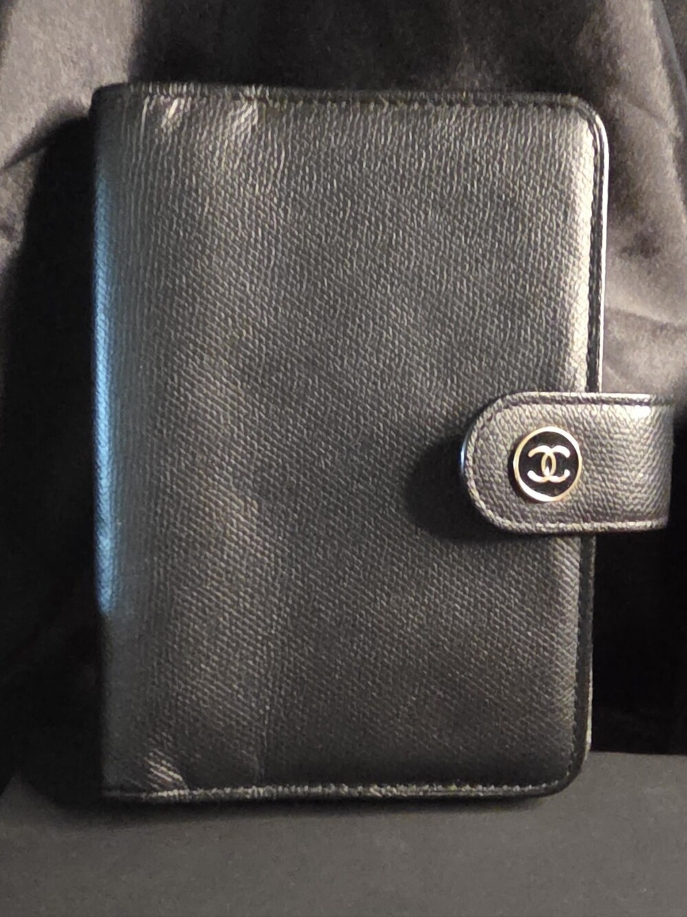 CHANEL Black Leather CC Logo Snap Compact Agenda